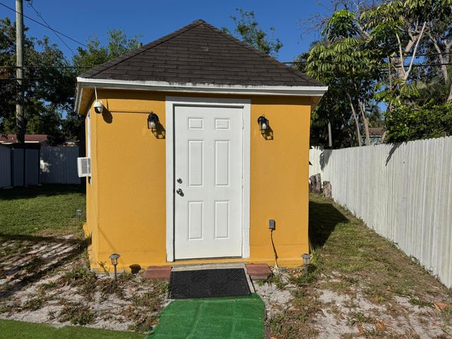 1525 NW 1st Avenue, Fort Lauderdale, FL 33311