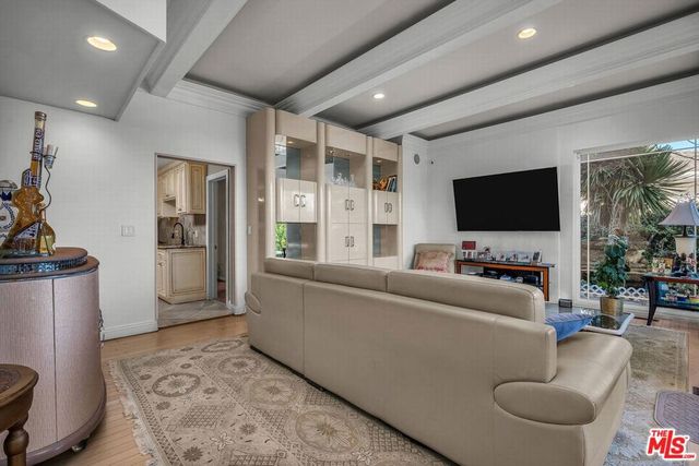 10810 Via Verona Street, Los Angeles, CA 90077