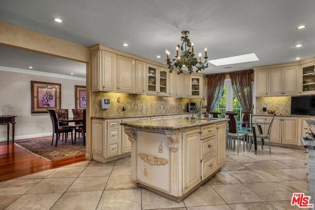 10810 Via Verona Street, Los Angeles, CA 90077