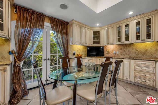 10810 Via Verona Street, Los Angeles, CA 90077