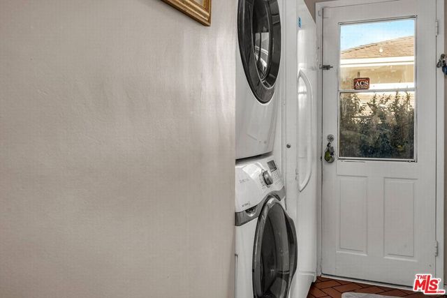 10810 Via Verona Street, Los Angeles, CA 90077