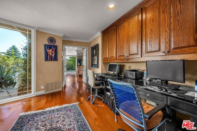 10810 Via Verona Street, Los Angeles, CA 90077