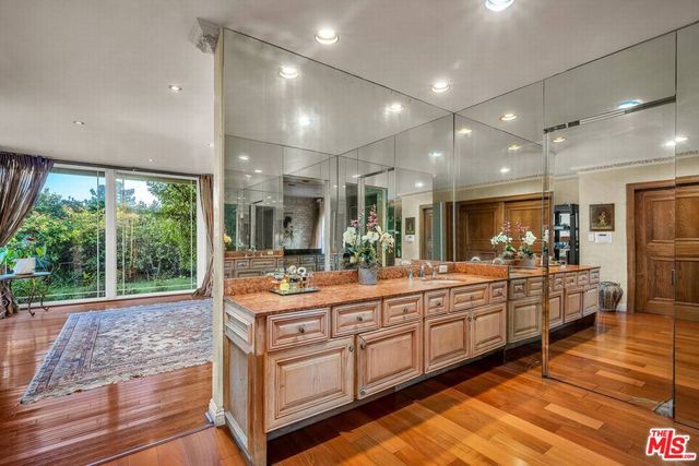 10810 Via Verona Street, Los Angeles, CA 90077