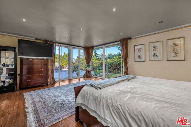 10810 Via Verona Street, Los Angeles, CA 90077