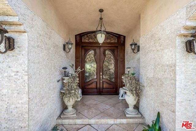 10810 Via Verona Street, Los Angeles, CA 90077