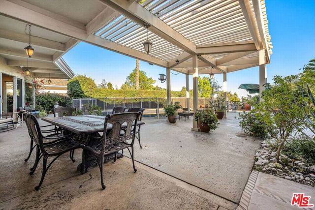 10810 Via Verona Street, Los Angeles, CA 90077