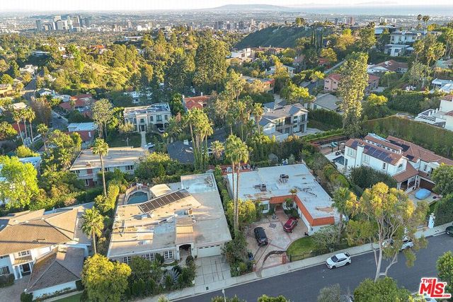 10810 Via Verona Street, Los Angeles, CA 90077