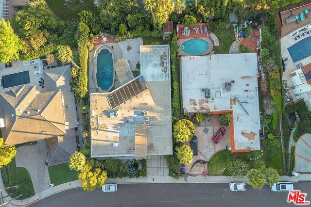 10810 Via Verona Street, Los Angeles, CA 90077