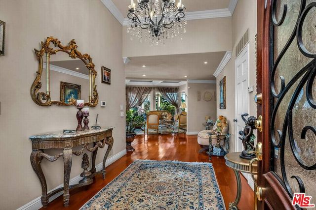 10810 Via Verona Street, Los Angeles, CA 90077