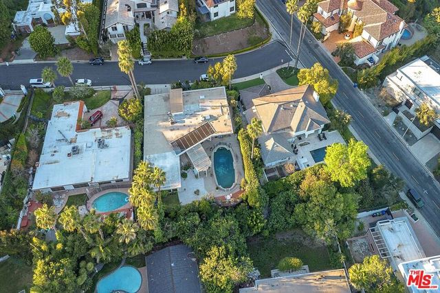 10810 Via Verona Street, Los Angeles, CA 90077