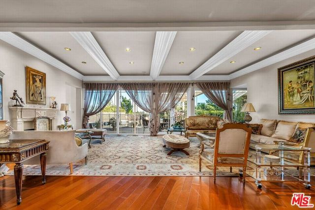 10810 Via Verona Street, Los Angeles, CA 90077