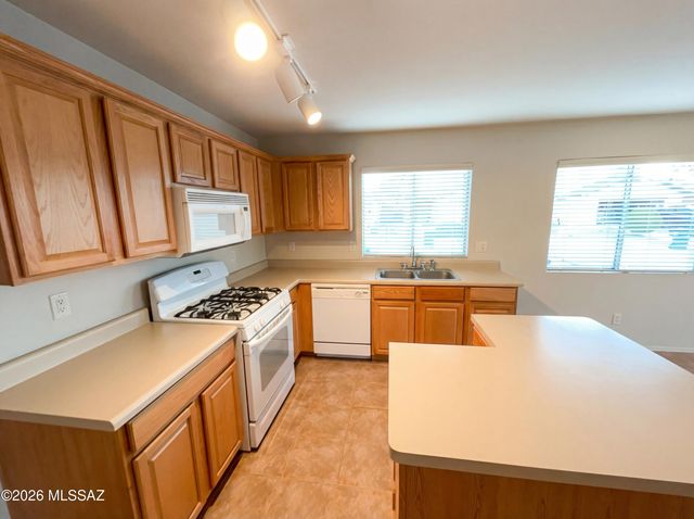 9986 E Apache Rain Drive, Tucson, AZ 85748