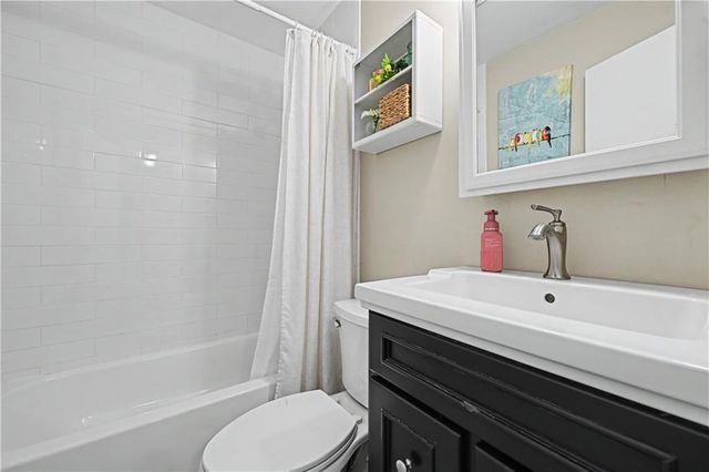 2404 W 76th Street, Prairie Village, KS 66208