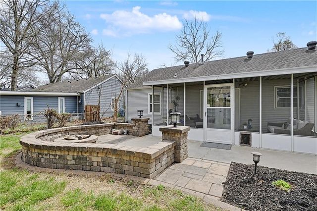 2404 W 76th Street, Prairie Village, KS 66208