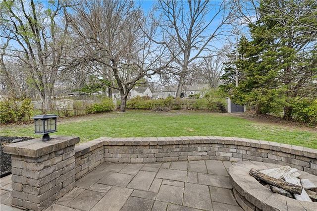 2404 W 76th Street, Prairie Village, KS 66208