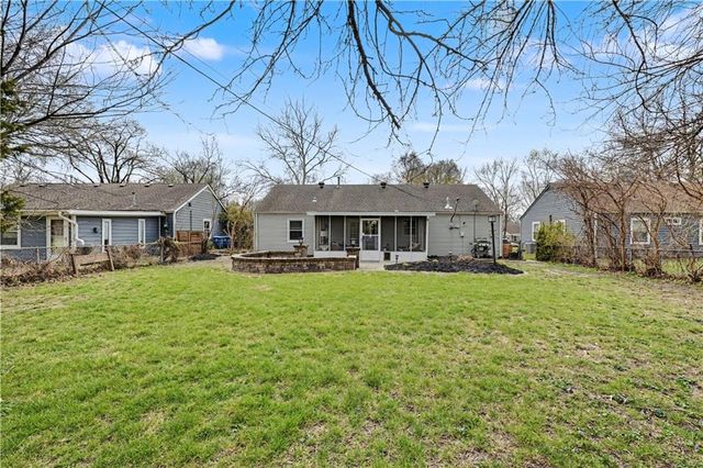 2404 W 76th Street, Prairie Village, KS 66208