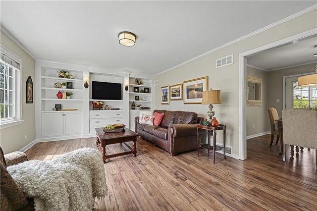 2404 W 76th Street, Prairie Village, KS 66208