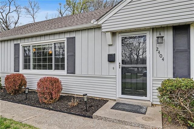 2404 W 76th Street, Prairie Village, KS 66208