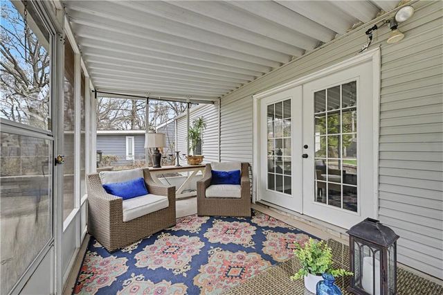 2404 W 76th Street, Prairie Village, KS 66208