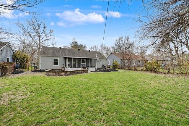 2404 W 76th Street, Prairie Village, KS 66208