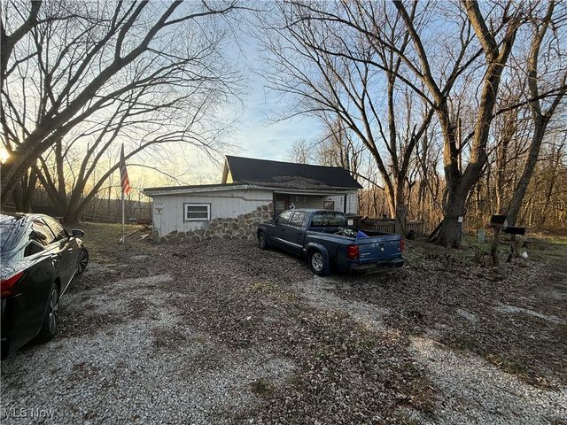 5618 Green Ridge Road SE, New Philadelphia, OH 44663