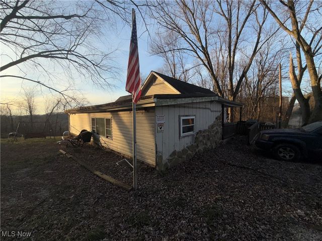 5618 Green Ridge Road SE, New Philadelphia, OH 44663