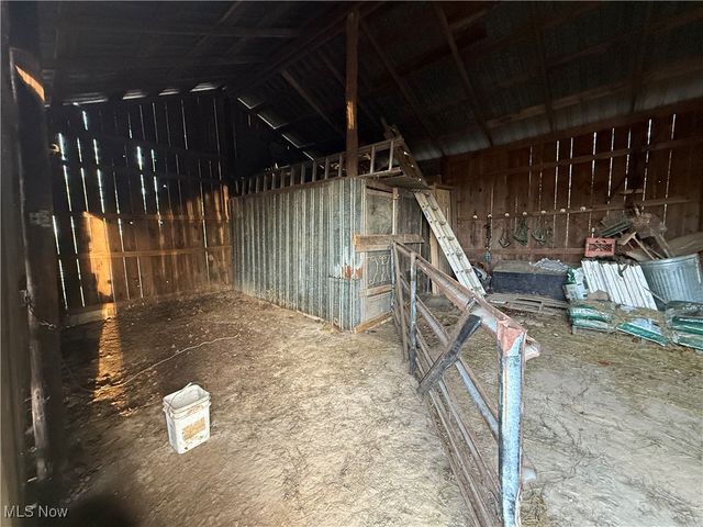 5618 Green Ridge Road SE, New Philadelphia, OH 44663