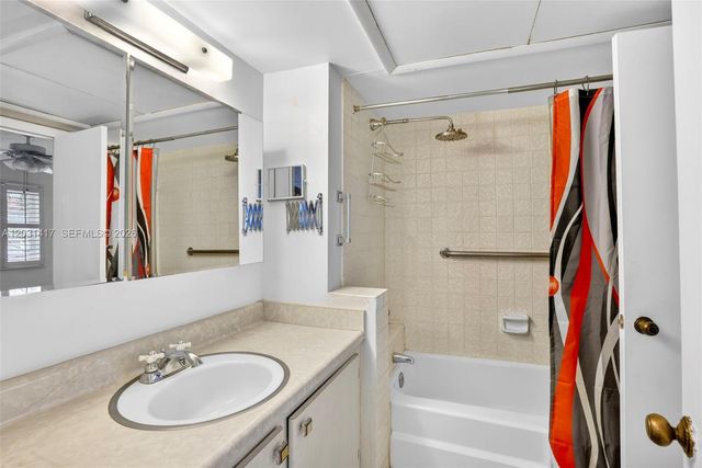 649 W Oakland Park Boulevard 105A, Oakland Park, FL 33311