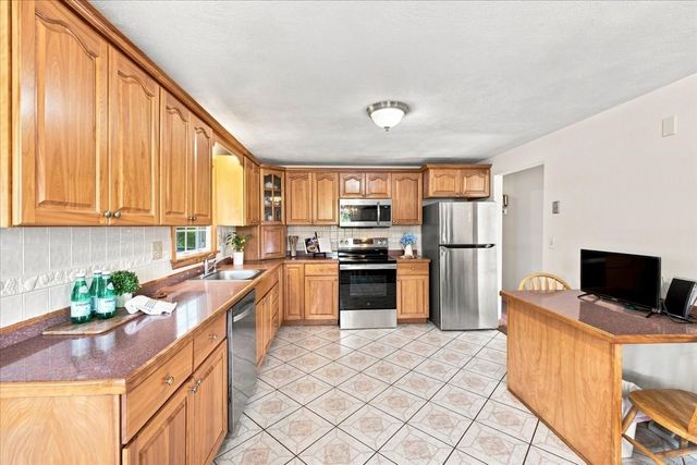 2040 Central St, Stoughton, MA 02072
