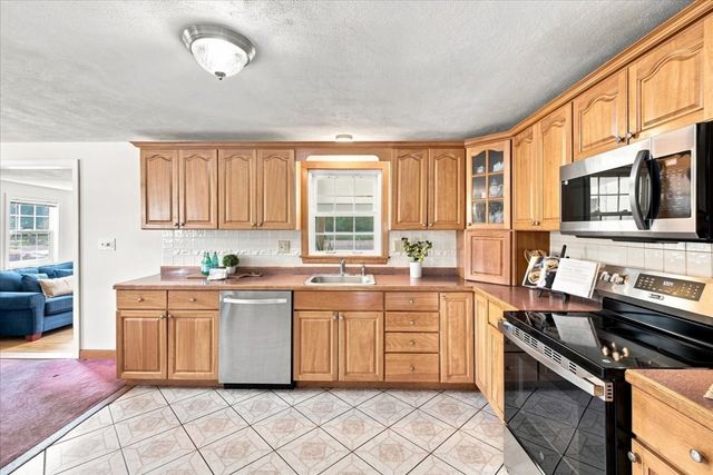 2040 Central St, Stoughton, MA 02072