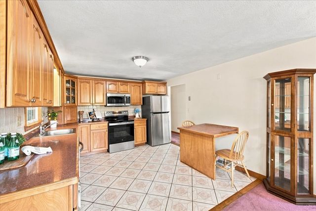 2040 Central St, Stoughton, MA 02072