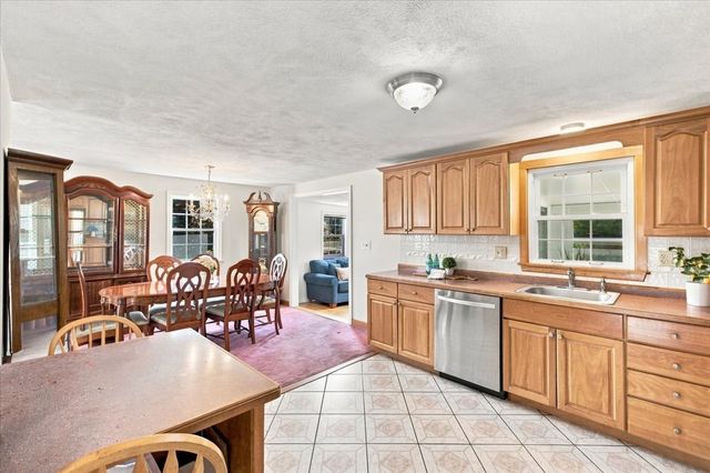 2040 Central St, Stoughton, MA 02072