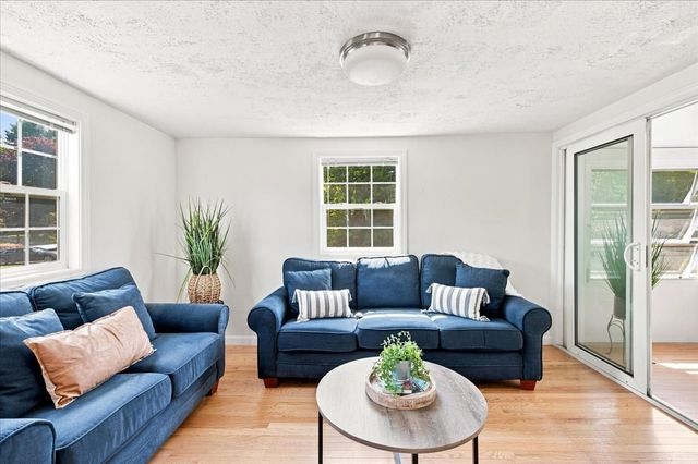 2040 Central St, Stoughton, MA 02072
