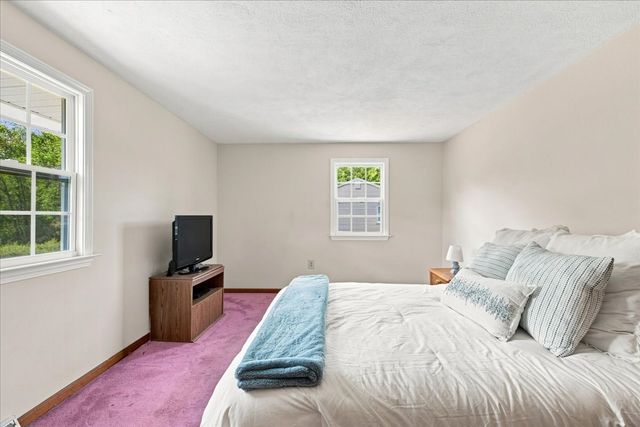 2040 Central St, Stoughton, MA 02072