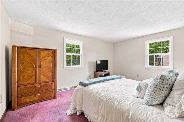 2040 Central St, Stoughton, MA 02072