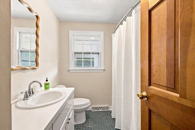 2040 Central St, Stoughton, MA 02072