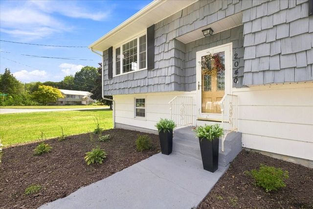 2040 Central St, Stoughton, MA 02072