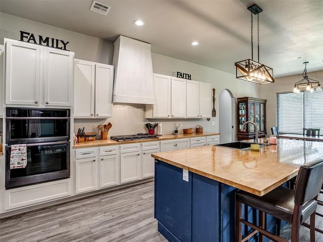 14215 SW 46th Court, Yukon, OK 73099