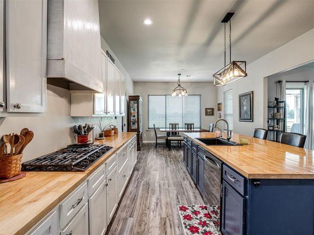14215 SW 46th Court, Yukon, OK 73099