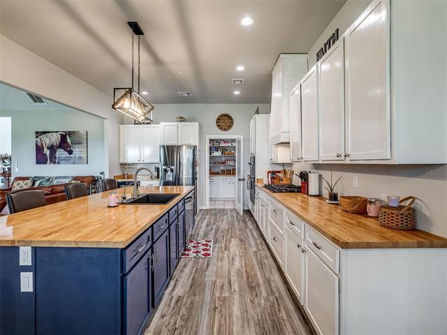 14215 SW 46th Court, Yukon, OK 73099