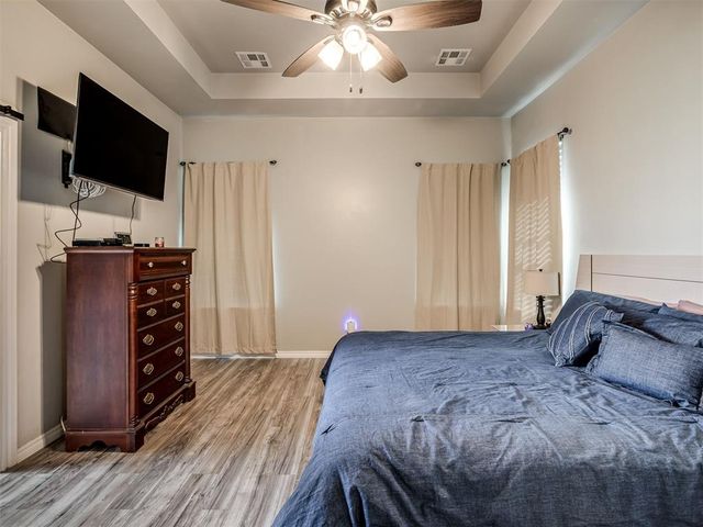 14215 SW 46th Court, Yukon, OK 73099