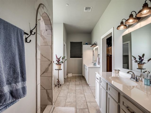 14215 SW 46th Court, Yukon, OK 73099