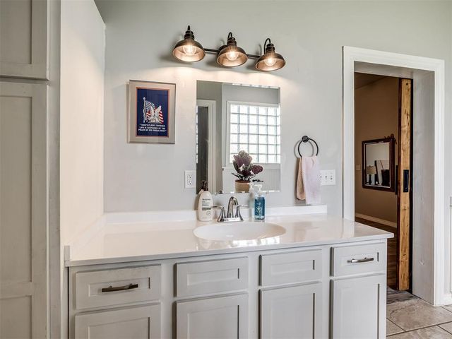 14215 SW 46th Court, Yukon, OK 73099