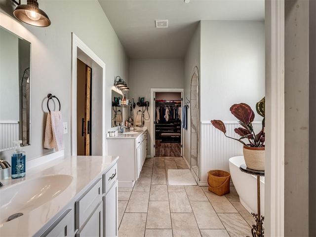 14215 SW 46th Court, Yukon, OK 73099