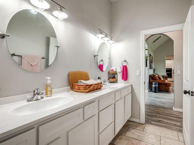 14215 SW 46th Court, Yukon, OK 73099