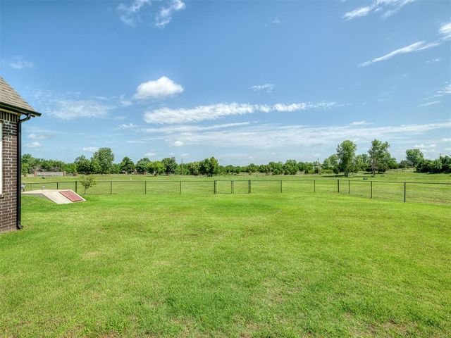 14215 SW 46th Court, Yukon, OK 73099
