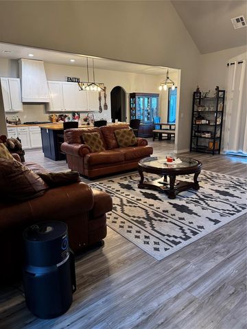 14215 SW 46th Court, Yukon, OK 73099