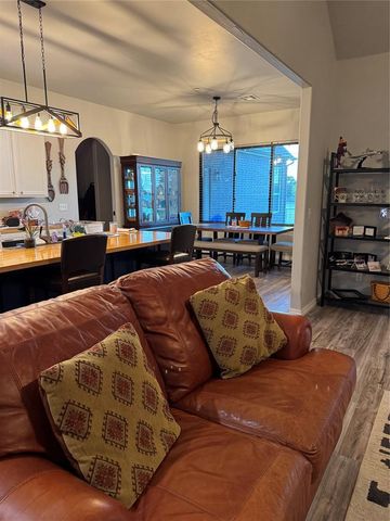 14215 SW 46th Court, Yukon, OK 73099