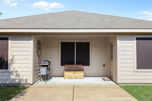 317 Falling Pine Drive, Conroe, TX 77304