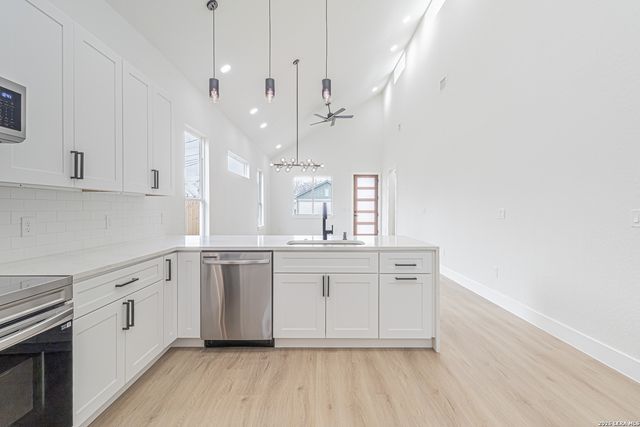 915 Saint James, San Antonio, TX 78202